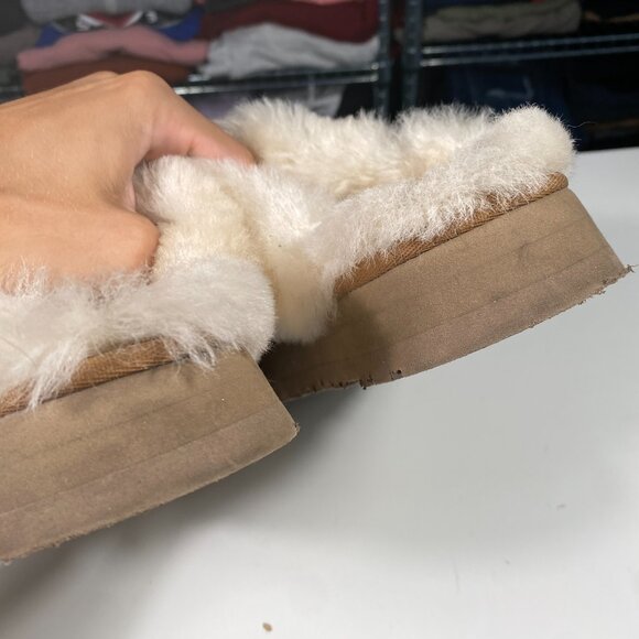 UGG Tan disquette Moccasins with Cream Fur - Picture 5 of 10